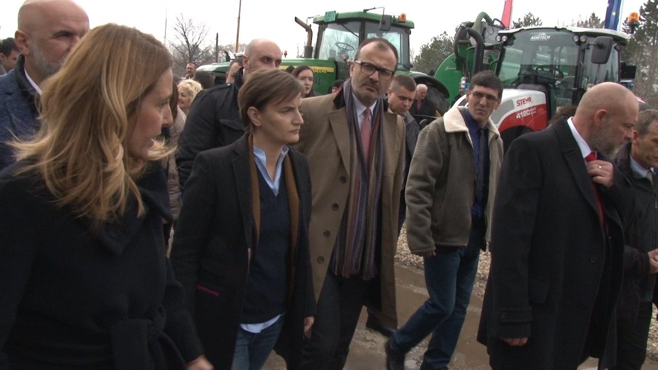 Премијерка Брнабић отворила прву дигиталну фарму у региону