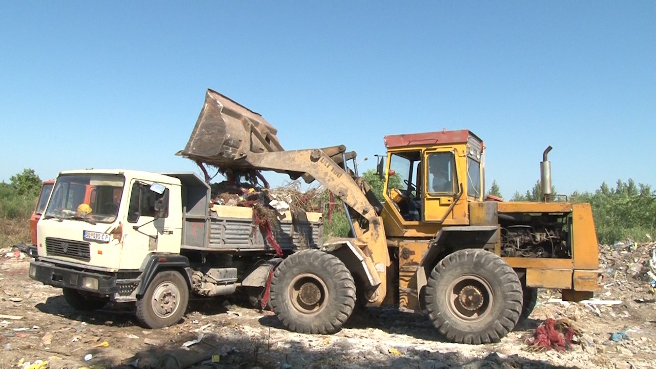 „Зелени“ уклањају дивљу депонију у Хајдукову