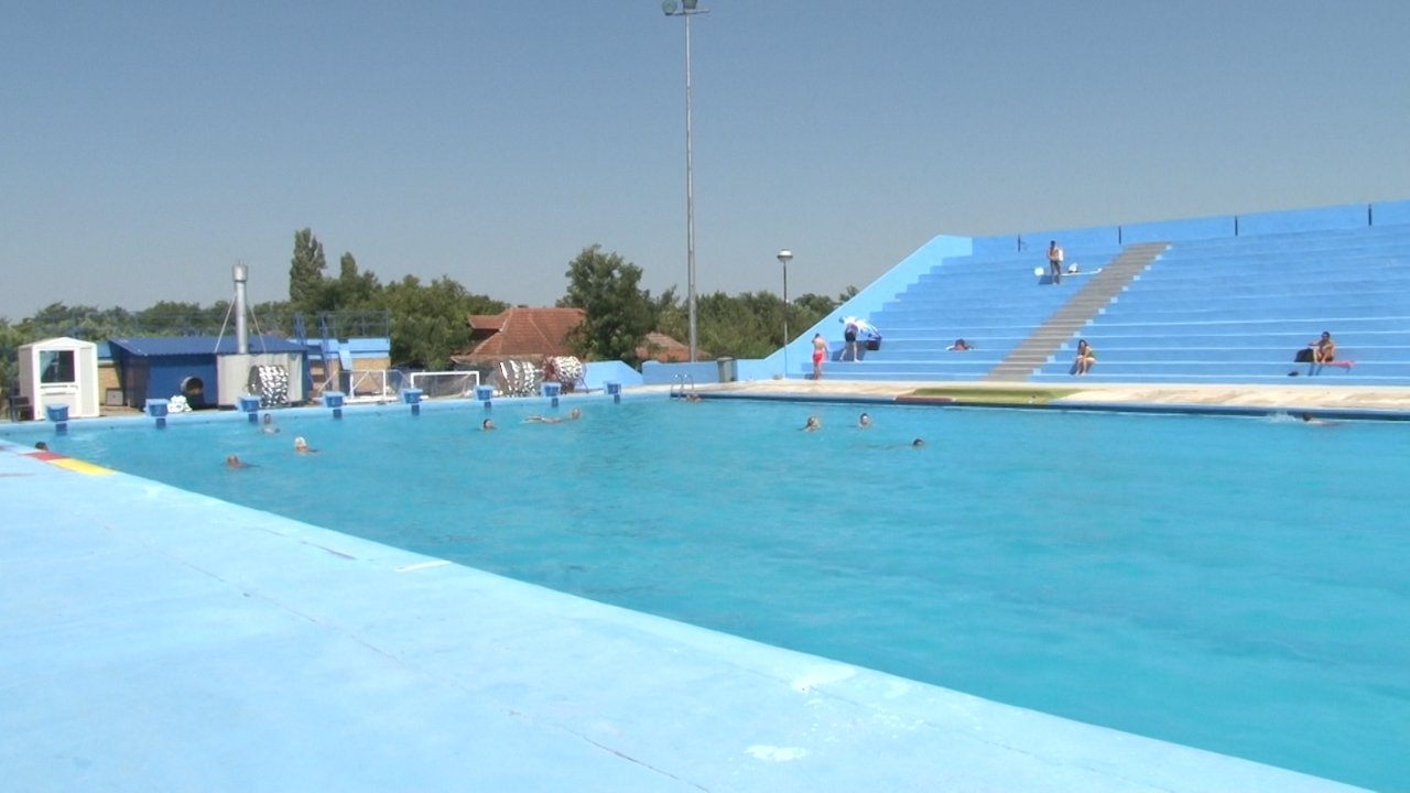 Варљиво лето одложило сезону на базену
