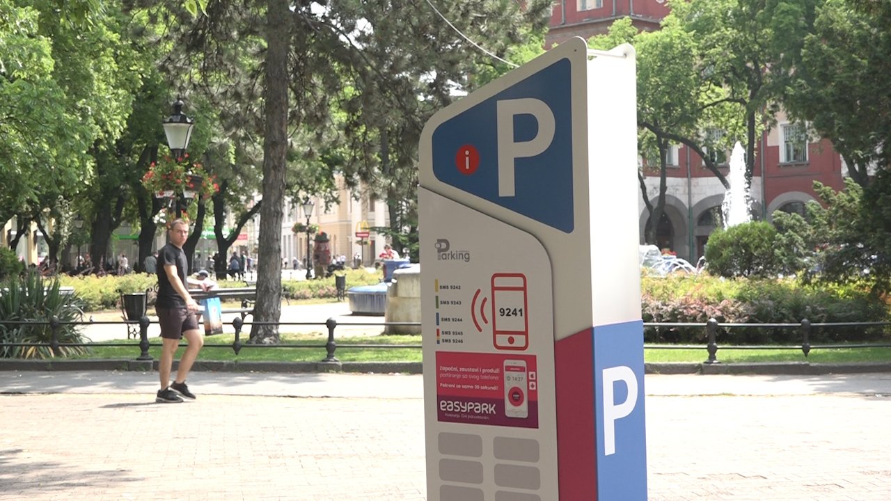 Тражење паркинг места од сада - путем апликације