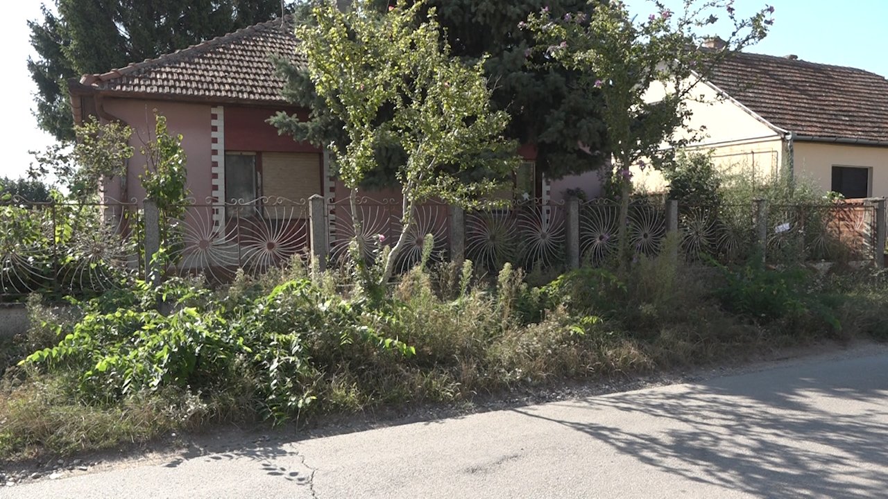 Напуштена кућа у Мачванској проблем за прве комшије
