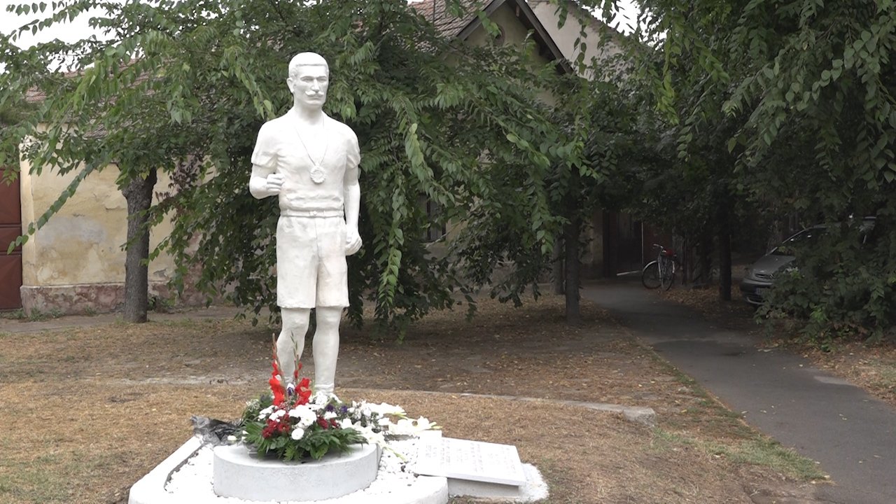 Откривен споменик Ђури Стантићу