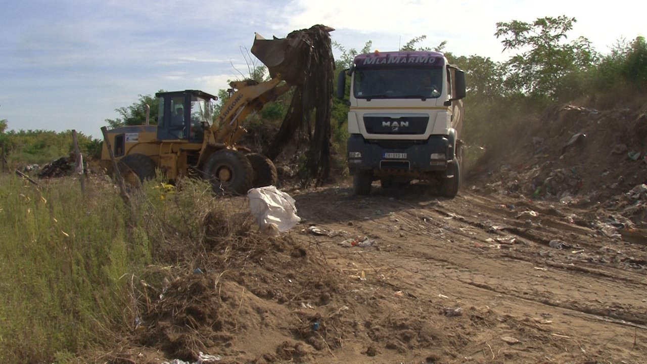 Уклања се дивља депонија у Доњем Таванкуту