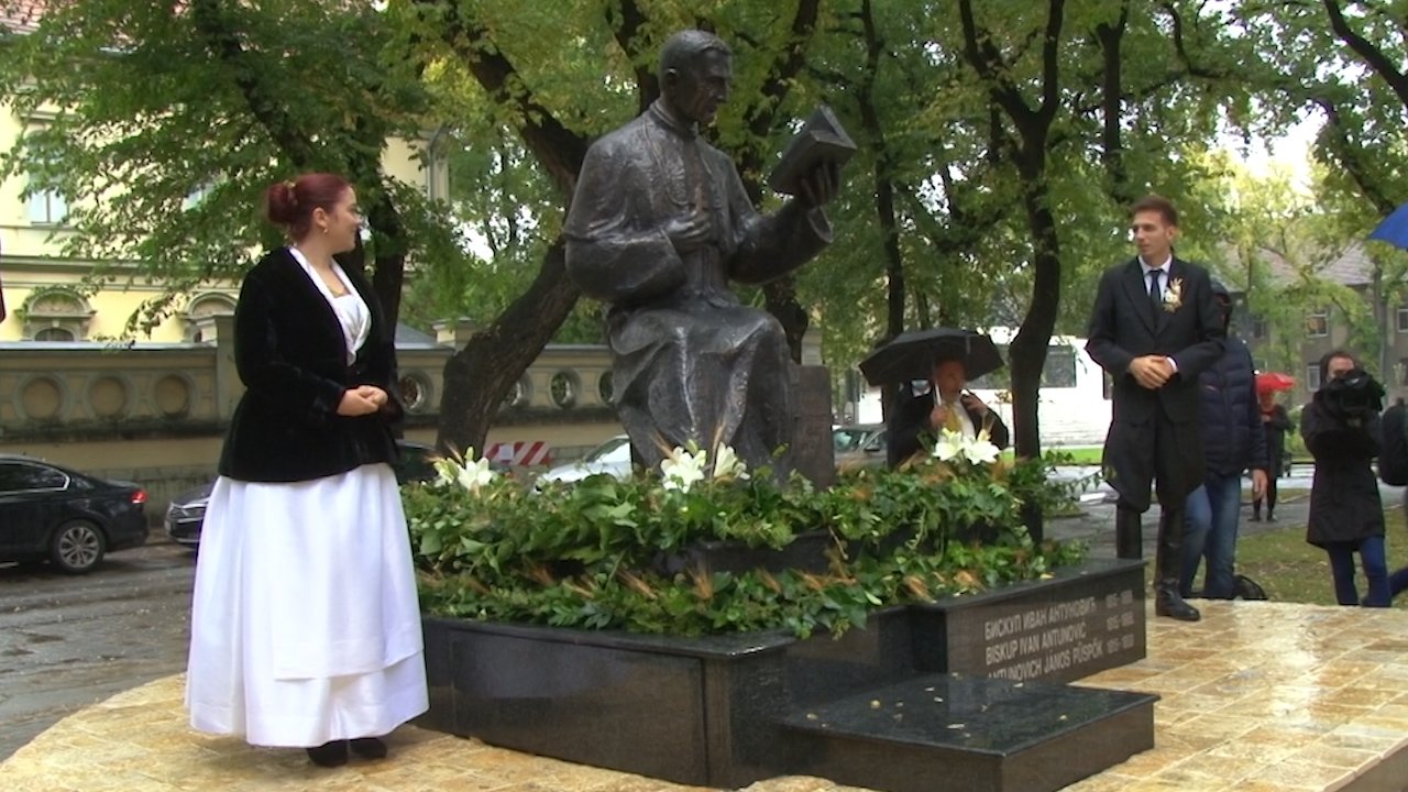 Откривен споменик бискупу Ивану Антуновићу 
