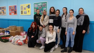 Ученици Средње медицинске школе припремили пакете за најугроженије
