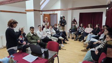 Млади открили чари израде лутака