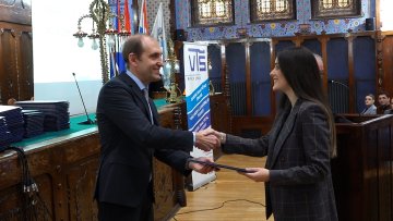 Дипломцима ВТШ-а свечано уручене дипломе