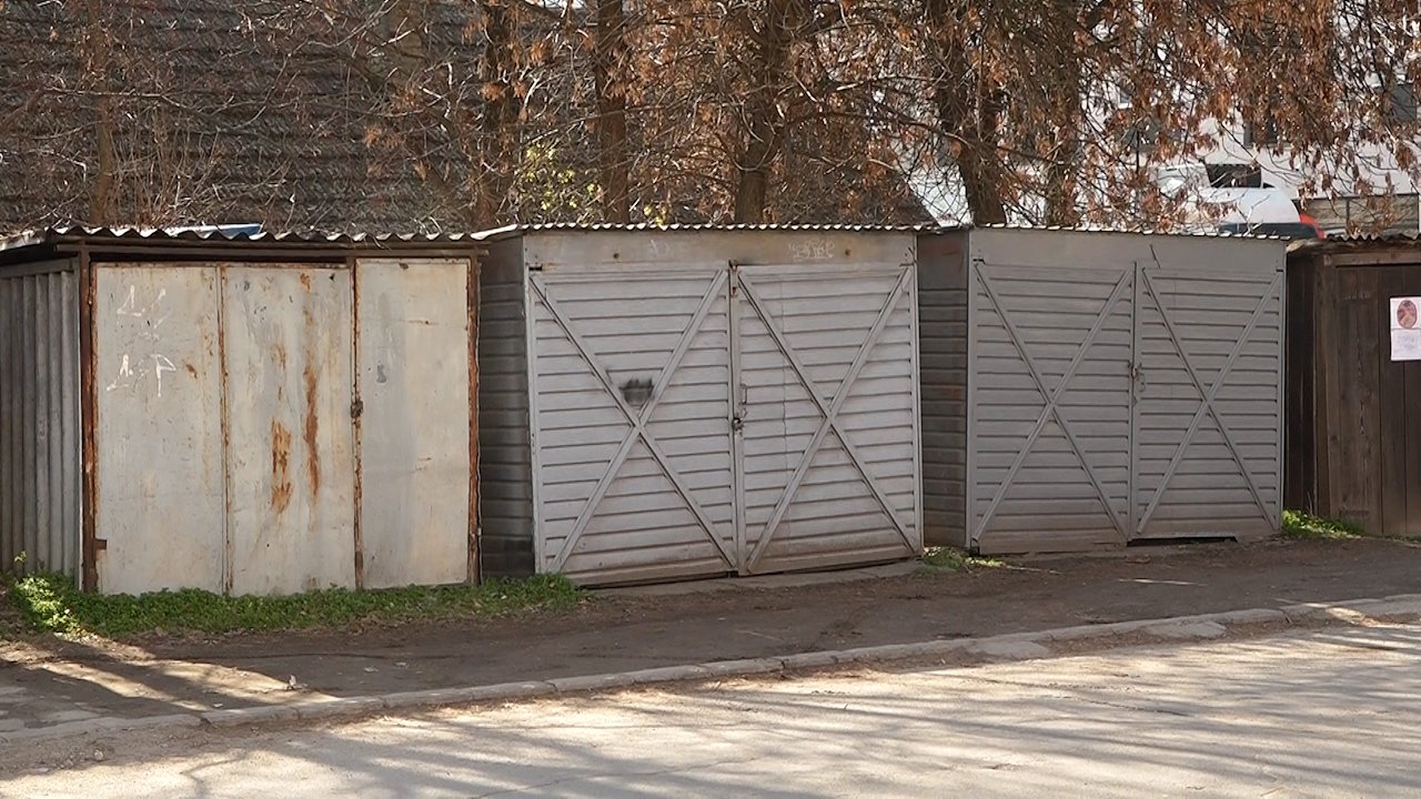 Након уклањања монтажних гража, градиће се паркинг места