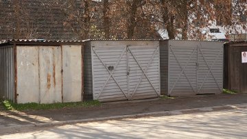 Након уклањања монтажних гража, градиће се паркинг места