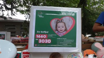 Деца учестовала у хуманитарном вашару за Софију