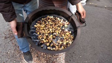 За литар печеног кестења 800 динара 