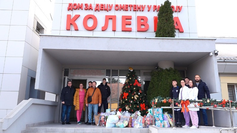 Одбојкаши „Спартака” и ове године обрадовали децу ”Колевке”