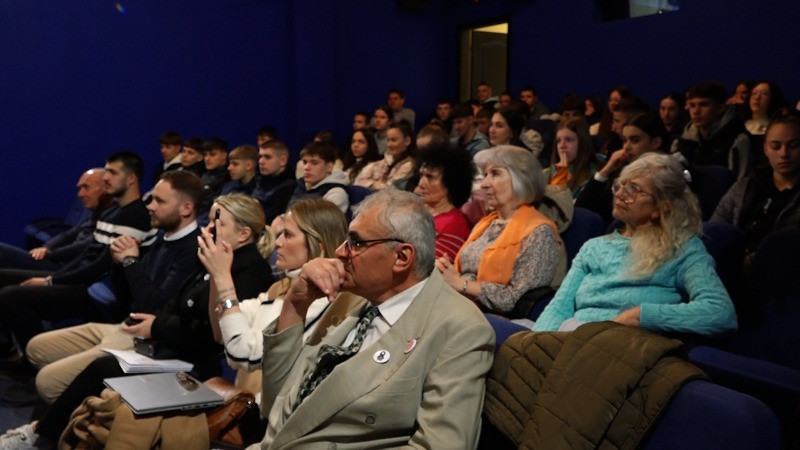 Гимназијалци погледали филм „Крст са Косова”