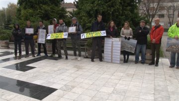 Еколошки активисти протестовали испред Основног суда