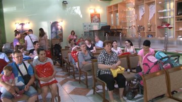 Црвени крст доделио поклоне бебама