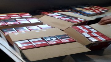 Спречен покушај кријумчарења цигарета сакривених у кутијама од кекса