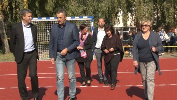 Терен у ОШ Јован Микић добио тартан подлогу
