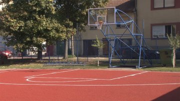 Кошаркашки терен у Првомајској улици добио тартан подлогу