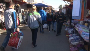 Купци из Мађарске преплавили суботички Бувљак