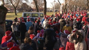 Преко 2000 Деда Мразева трчало на Палићу 