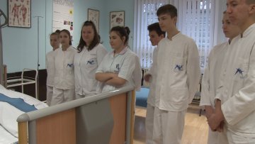 Сви би хтели у „беле мантиле“