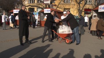 Представници туријске „Кобасицијаде“ уручили донацију Црвеном крсту Суботица