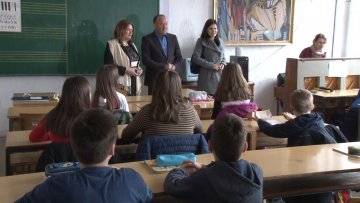 Министар просвете Шарчевић посетио Бачку Тополу