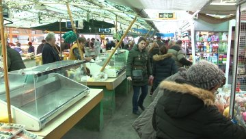 Ускршња гужва на Млечној пијаци