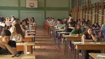 Тестом из матерњег језика почела мала матура