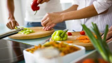 Бесплатна обука за помоћне куваре, конобаре и собарице