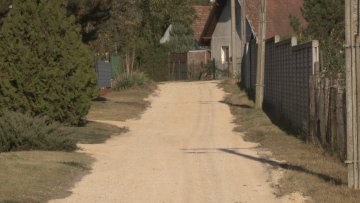 Улица „хиљаду језера “ посута туцаником