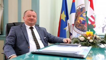 Божићна и новогодишња честитка председника Скупштине града Тивадара Бунфорда