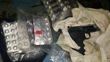 На Хоргошу заплењени пиштољи и психоактивне таблете