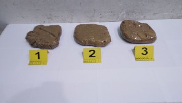 Цариници запленили марихуану сакривену у седишту