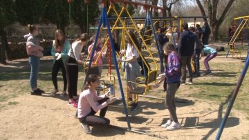 Млади и мигранти уредили игралиште у Зоо-врту