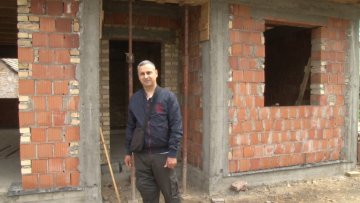 Херцеговци помогли Дејану да добије кров над главом