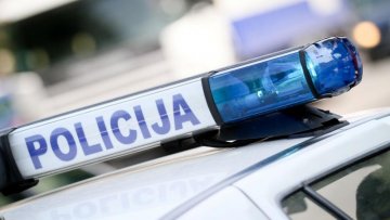 У шест саобраћајних несрећа погинуле две особе