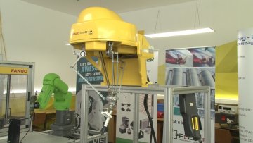 ВТШСС представила  три  најсавременија индустријска робота