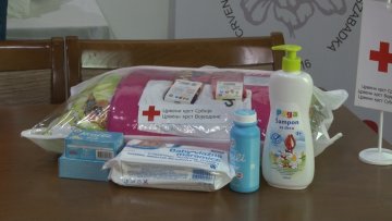 Црвени крст даровао бебе рођене од 8. до 15. маја