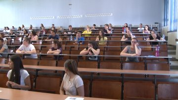 Будући бруцоши полагали пријемни испит на Економском факултету