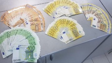 На Хоргошу спречен покушај преноса непријављених 50.000 евра