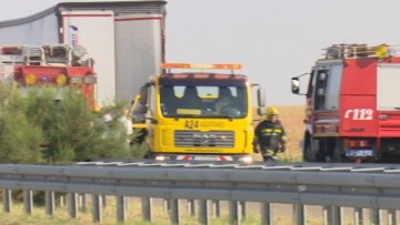 Три особе погинуле, једна повређена у тешком удесу на ауто-путу