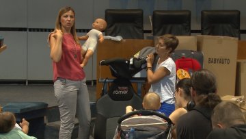 На јавном часу родитељи учили о правилној употреби ауто-седишта