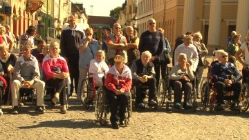 Најстарији суграђани прославили свој дан уз песму и игру
