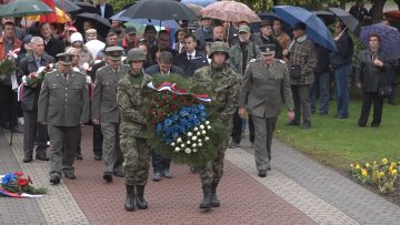 Положени венци на Споменик жртвама фашизма