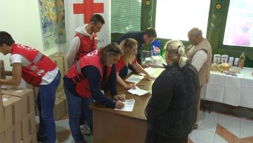 Пакети хране за најугроженије суграђане