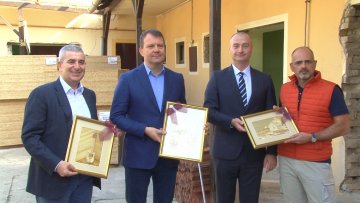 Мировић обишао радове у Геронтолошком центру