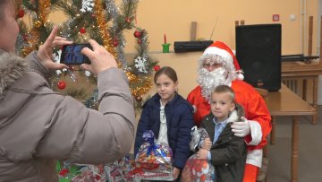 И ове године деца са Макове седмица обрадована пакетићима