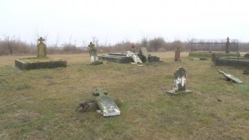 У Чантавиру потресени због скрнављења старог гробља