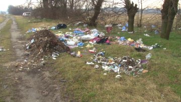 У МЗ Пешчара никла дивља депонија
